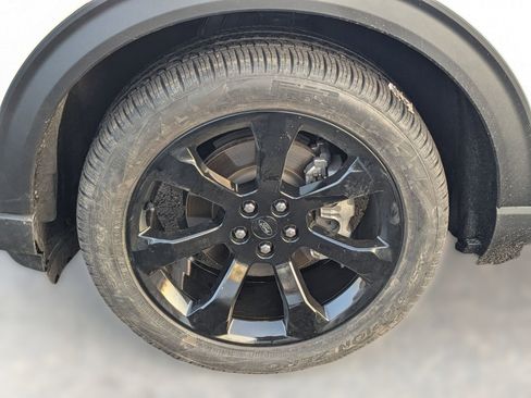 Used 2024 Ford Explorer ST-Line w/ Class IV Trailer Tow Package image 9