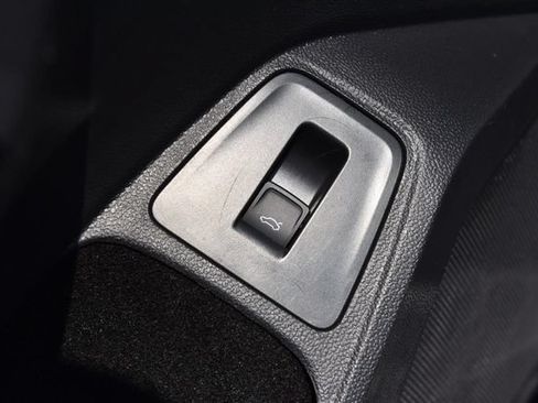 Certified 2023 Volkswagen Tiguan SE w/ Panoramic Sunroof Package FWD image 9