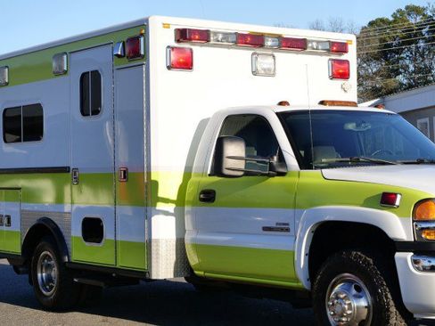 Used 2006 GMC Sierra 3500 SLE w/ Heavy-Duty Power Package image 11