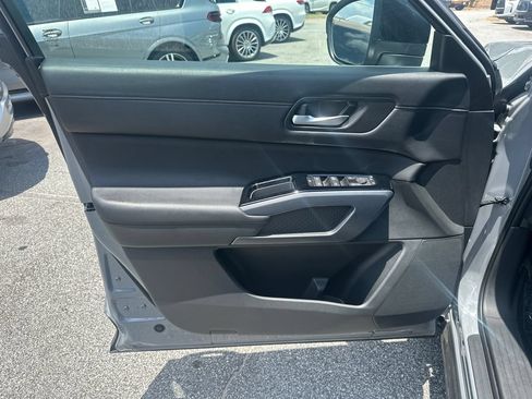 Used 2024 Nissan Pathfinder SL AWD/4WD image 10