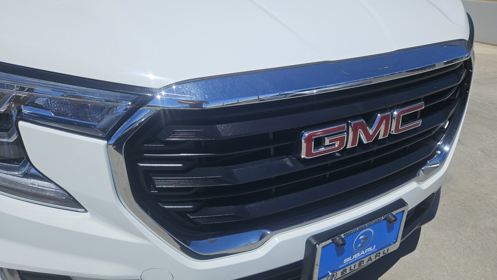 Used 2024 GMC Terrain SLE FWD image 3
