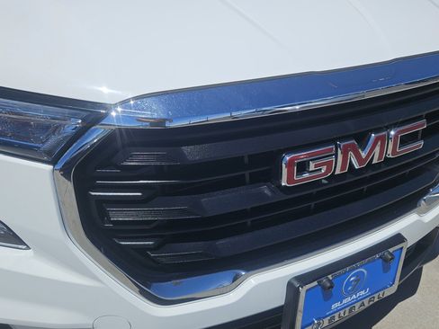 Used 2024 GMC Terrain SLE FWD image 3