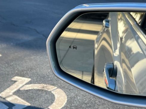 Used 2018 Cadillac XT5 Luxury w/ Driver Awareness Package image 31