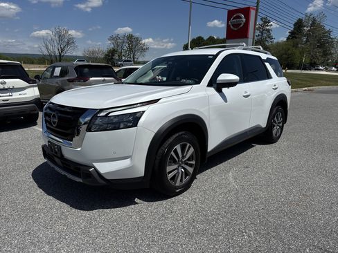 Certified 2025 Nissan Pathfinder SL AWD/4WD image 10