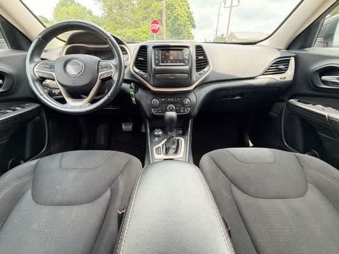 Used 2016 Jeep Cherokee Latitude w/ Cold Weather Group AWD/4WD image 17