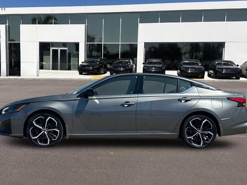 Used 2023 Nissan Altima 2.5 SR w/ SR Premium Package FWD image 6