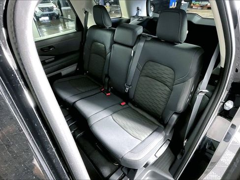 Certified 2025 Nissan Pathfinder S image 36