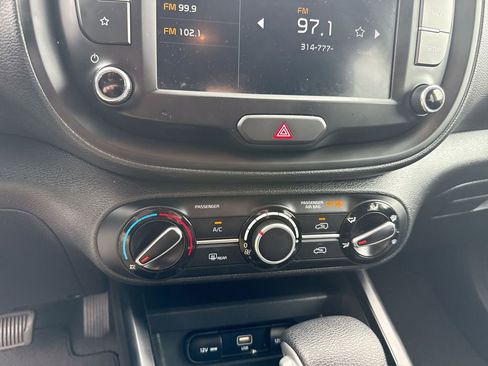 Used 2025 Kia Soul LX w/ LX Technology Package FWD image 18