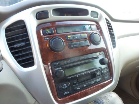 Used 2005 Toyota Highlander 4WD V6 w/ 3rd Row image 27