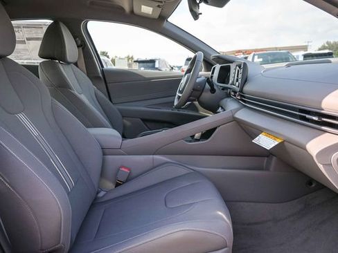 Certified 2025 Hyundai Elantra Sport image 17