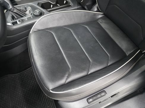 Used 2022 Volkswagen Tiguan SEL R-Line image 12