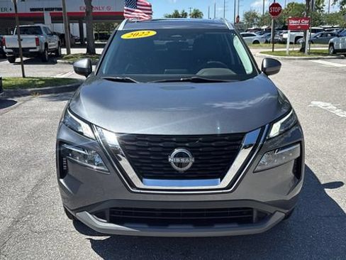 Used 2022 Nissan Rogue SV w/ SV Premium Package FWD image 2