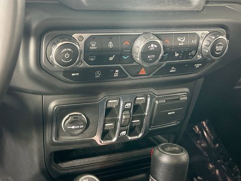 Used 2023 Jeep Wrangler Sahara w/ Cold Weather Group image 16