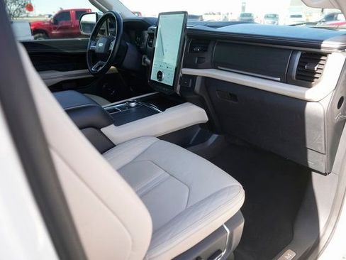 Certified 2024 Ford Expedition Max Platinum image 20