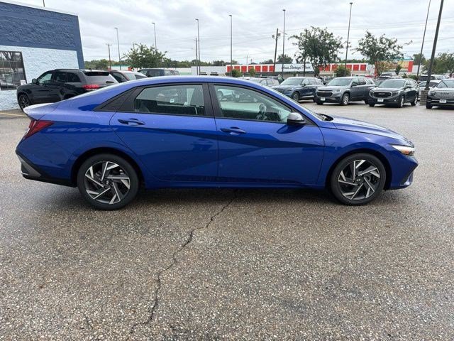 Used 2025 Hyundai Elantra Sport FWD image 6