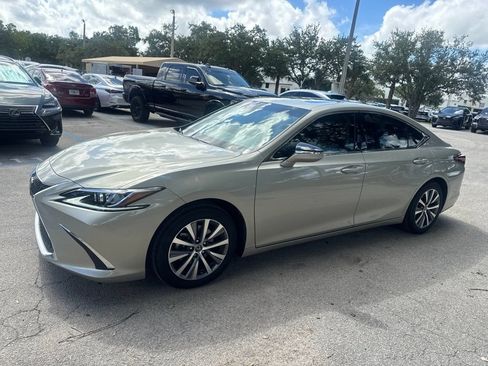 Used 2021 Lexus ES 350 w/ Premium Package FWD image 3