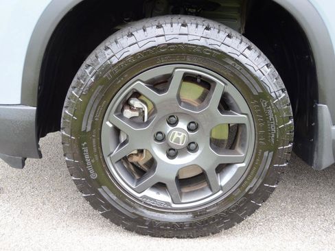 Used 2025 Honda Pilot TrailSport image 9
