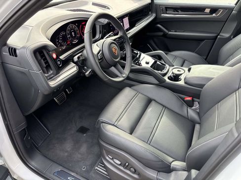 New 2026 Porsche Cayenne GTS image 19