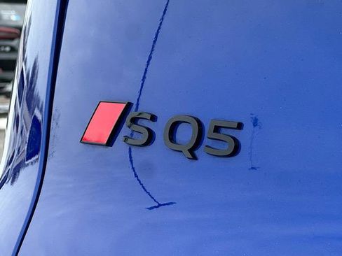 Used 2025 Audi SQ5 Prestige w/ Prestige Package image 10