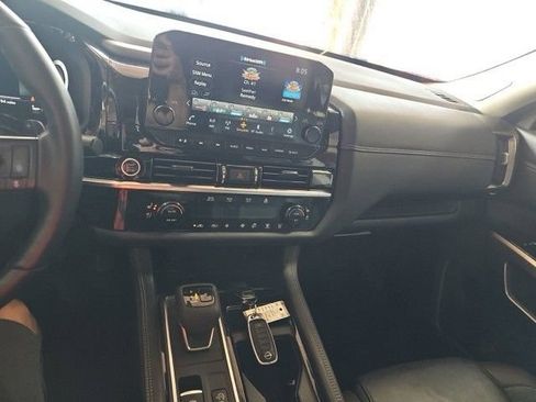 Used 2023 Nissan Pathfinder Platinum AWD/4WD image 11