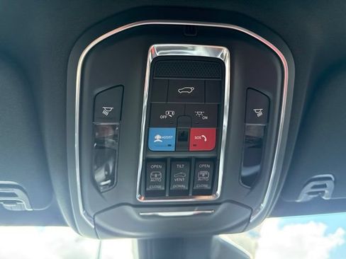Used 2024 Jeep Wagoneer Series II AWD/4WD image 35
