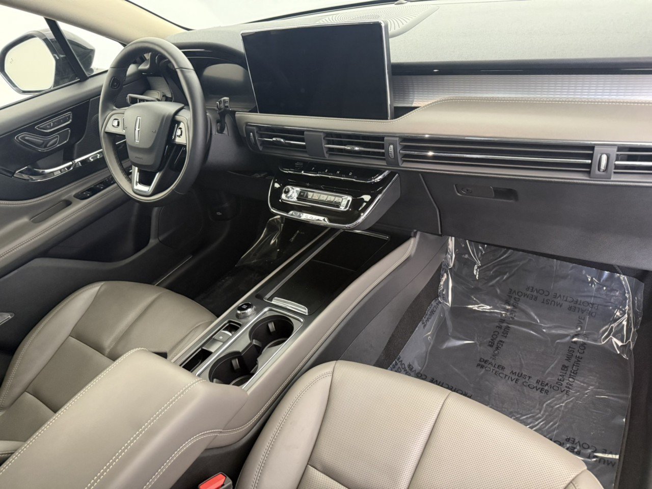 Used 2025 Lincoln Corsair AWD w/ Jet Appearance Package image 11