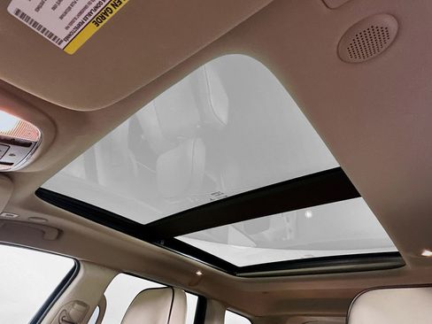 Used 2018 Jeep Grand Cherokee Overland image 21