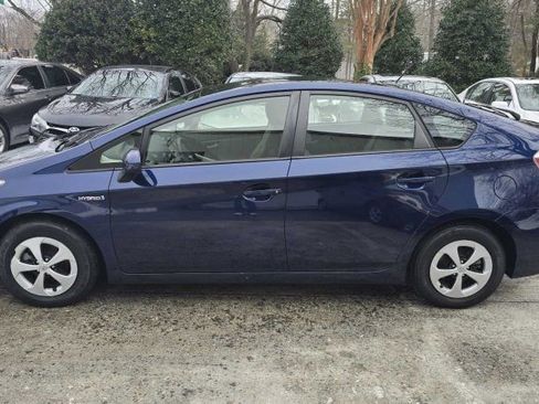 Used 2013 Toyota Prius Three image 2