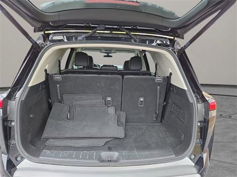 Certified 2025 Nissan Pathfinder SL image 30