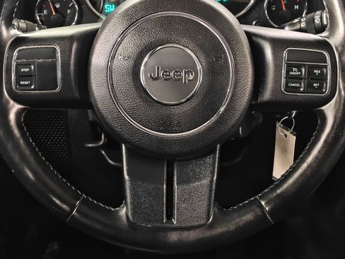 Used 2015 Jeep Wrangler Unlimited Sahara AWD/4WD image 5