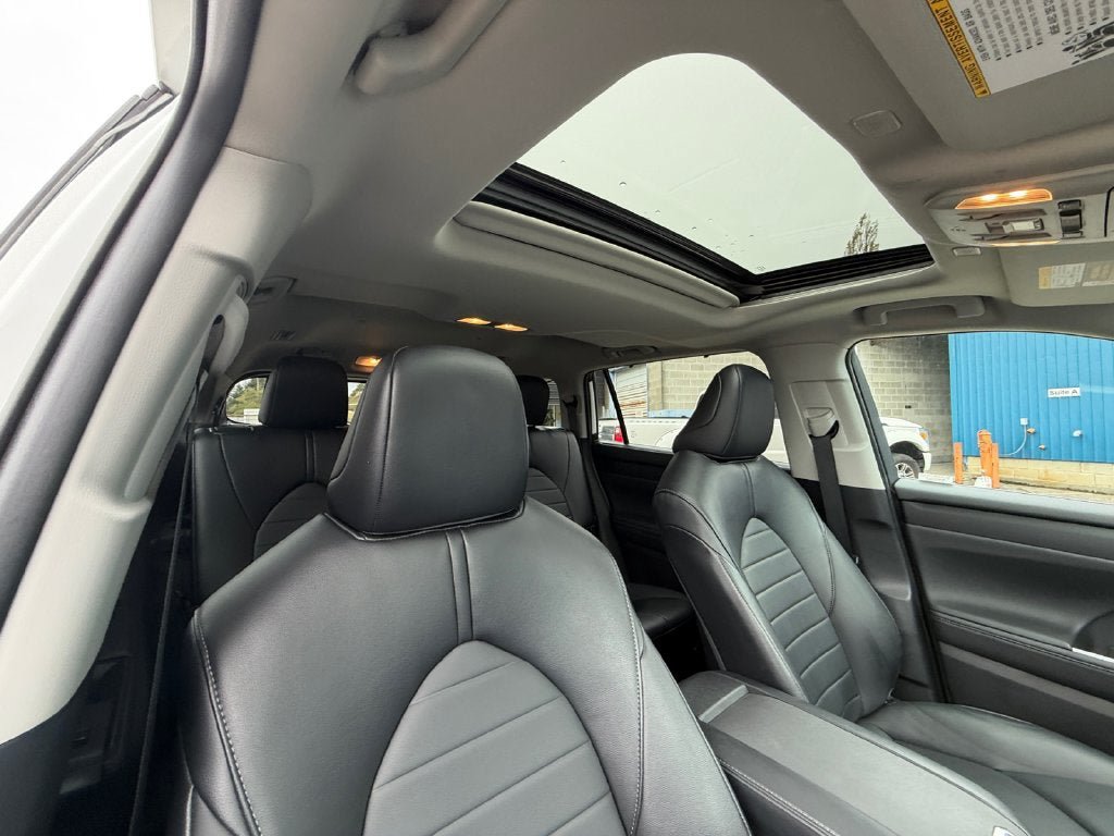 Used 2023 Toyota Highlander XLE AWD/4WD image 27