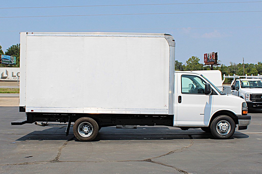 Used 2022 Chevrolet Express 3500 w/ Power Convenience Package RWD image 7