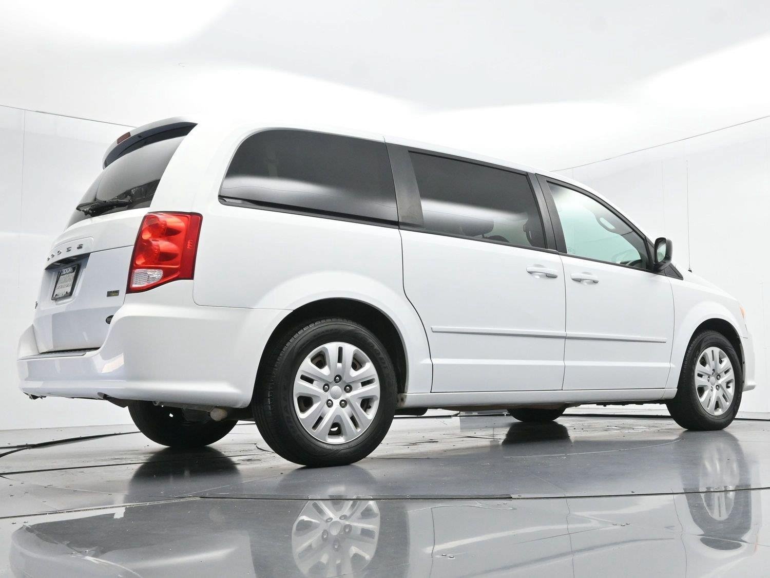 Used 2017 Dodge Grand Caravan SE FWD image 41