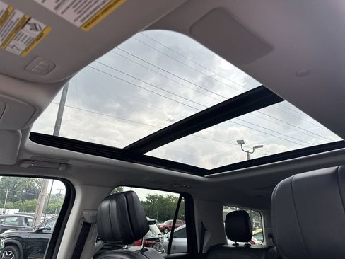 Certified 2025 Lincoln Navigator Reserve AWD/4WD image 16