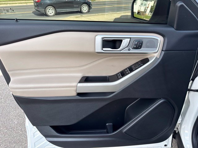 Used 2022 Ford Explorer Limited w/ Equipment Group 301A AWD/4WD image 15