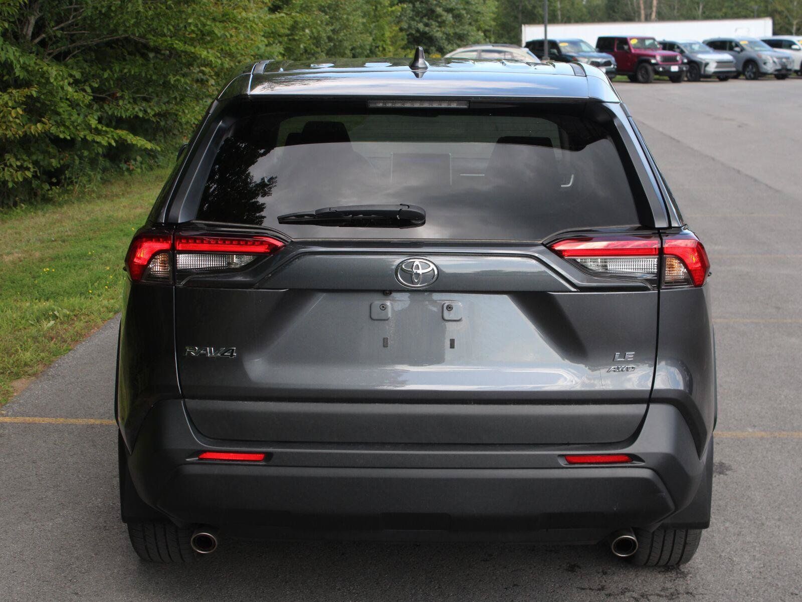Used 2023 Toyota RAV4 LE AWD/4WD image 6