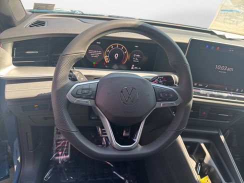 New 2025 Volkswagen Tiguan SE R-Line image 10