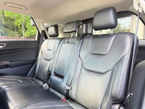 Used 2019 Ford Edge Titanium AWD/4WD image 17