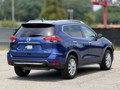 Used 2018 Nissan Rogue SV AWD/4WD image 9