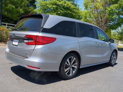 Used 2023 Honda Odyssey Touring image 4