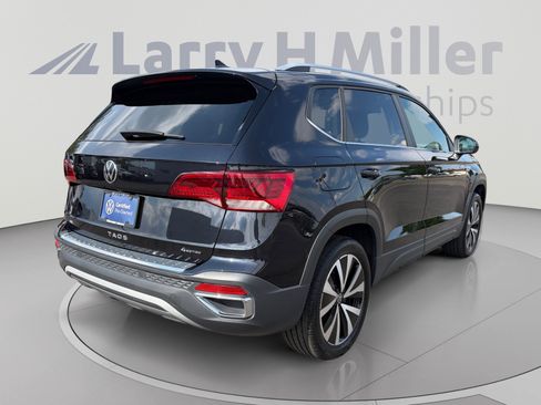 Certified 2023 Volkswagen Taos SE w/ Panoramic Sunroof Package AWD/4WD image 5