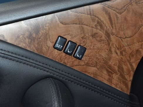 Used 2021 Nissan Armada SL w/ Captain's Chairs Package AWD/4WD image 5