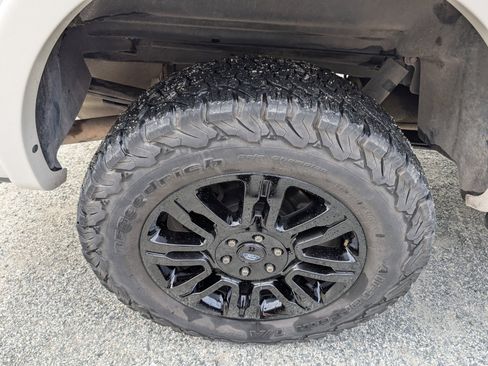 Used 2013 Ford F150 Platinum image 4