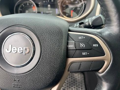 Used 2016 Jeep Cherokee Latitude w/ Cold Weather Group AWD/4WD image 21