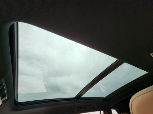 Certified 2024 Volkswagen Tiguan SE R-Line image 26