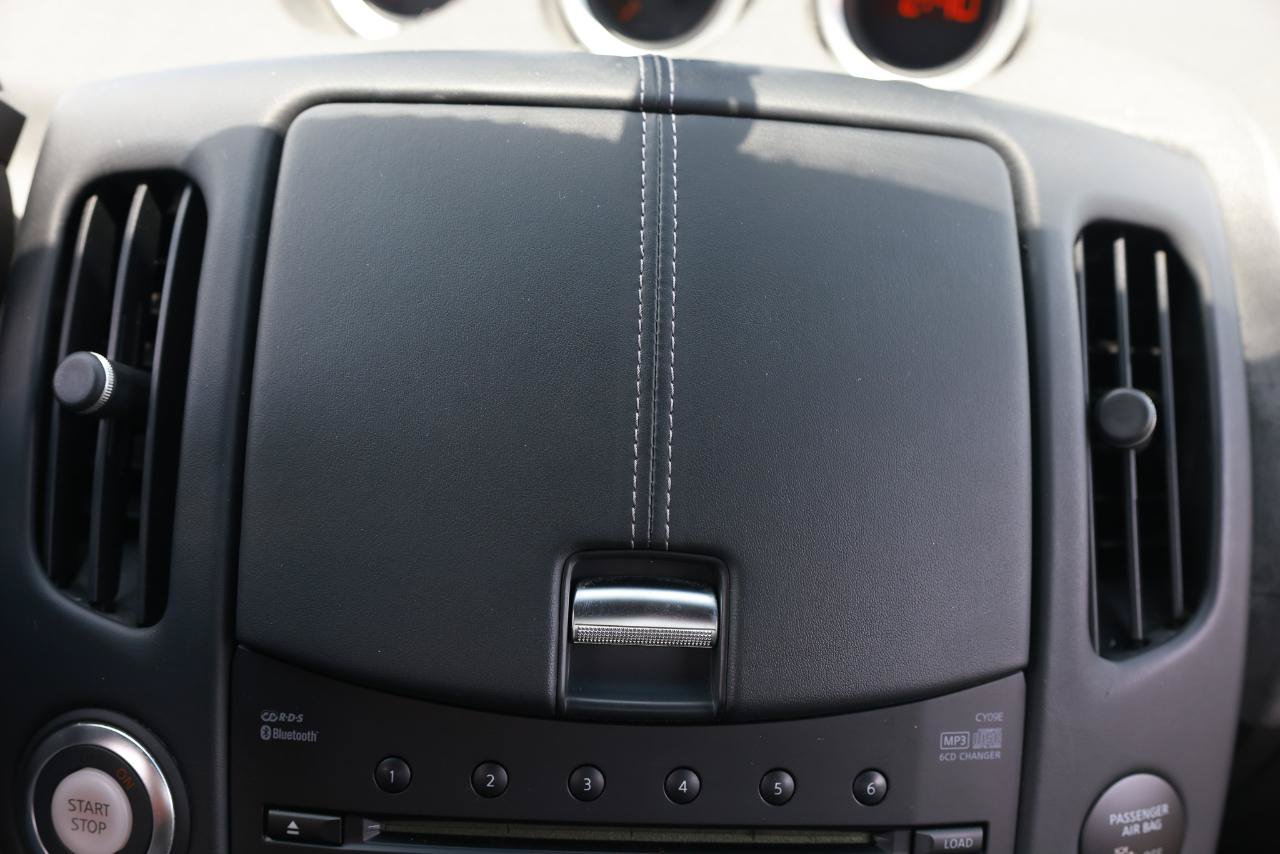 Used 2009 Nissan 370Z Touring RWD image 28