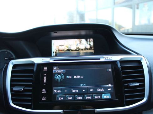 Used 2016 Honda Accord EX image 21