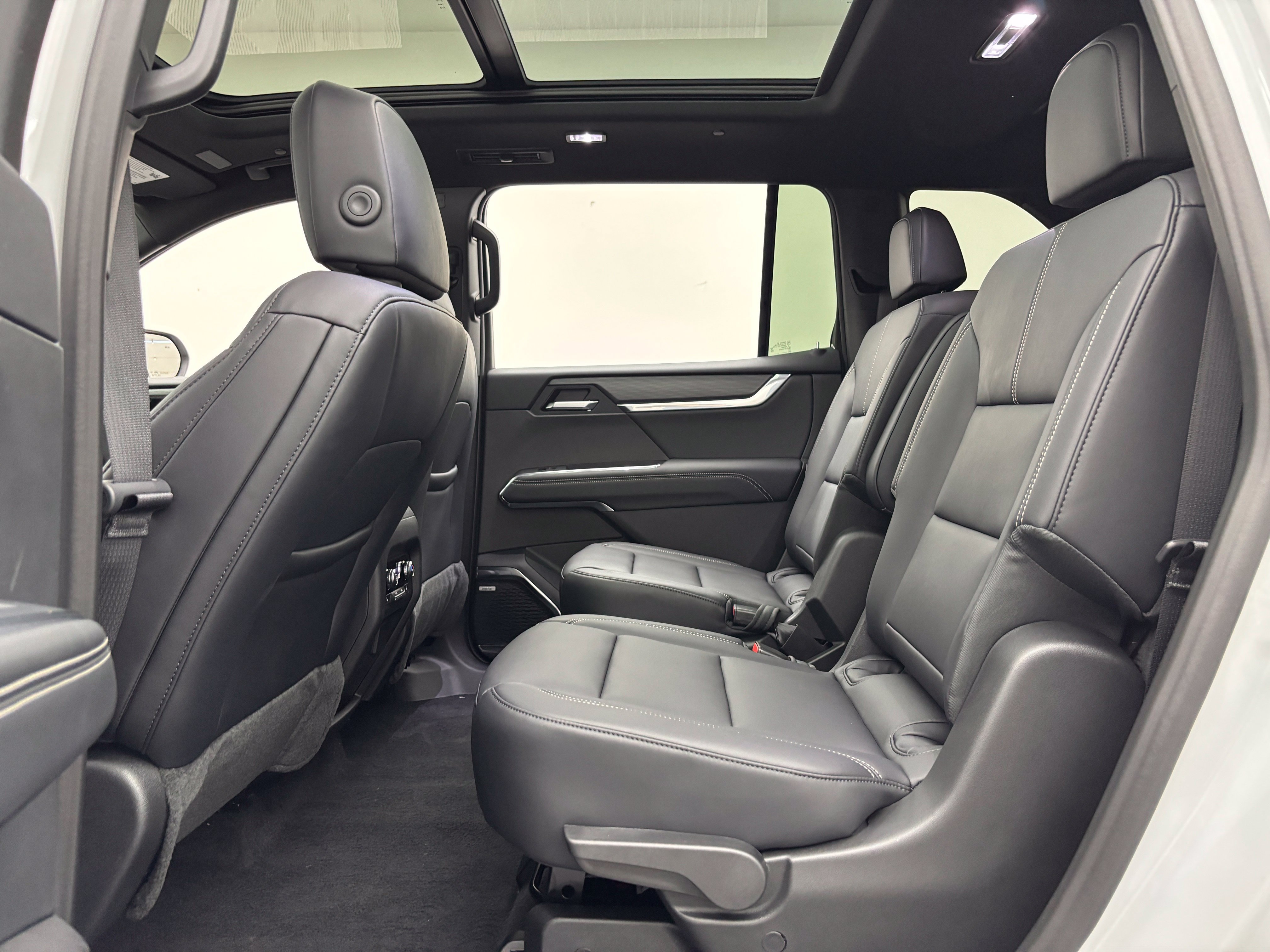 New 2027 GMC Acadia Elevation w/ Elevation Premium Package AWD/4WD image 44