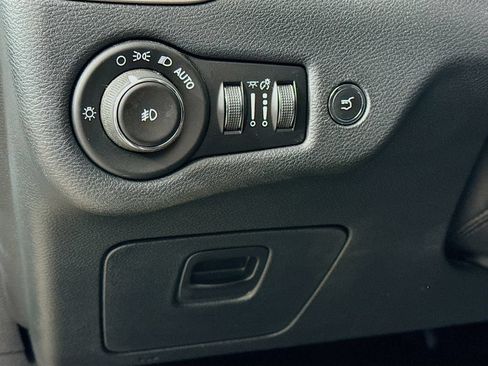 Used 2016 Jeep Cherokee Latitude w/ Comfort/Convenience Group AWD/4WD image 13