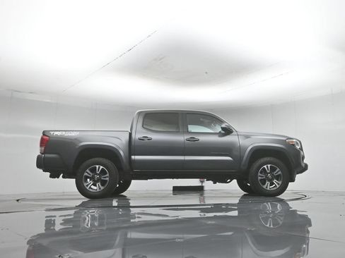 Used 2019 Toyota Tacoma TRD Sport AWD/4WD image 48